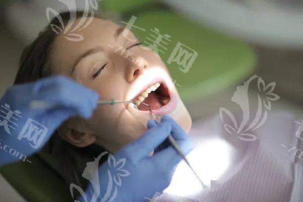 2024上海口腔医院牙周治疗价目表 网友直呼牙周治疗术5000元+龈下刮治300元+太实惠